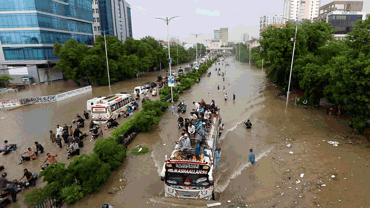 Pakistan | భారీ వర్షాలకు పాకిస్థాన్‌ అతలాకుతలం.. 266 మంది మృతి