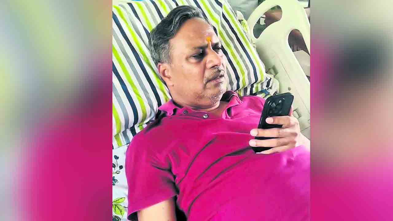 రైతుల నోట్లో మట్టికొడుతున్నారు..