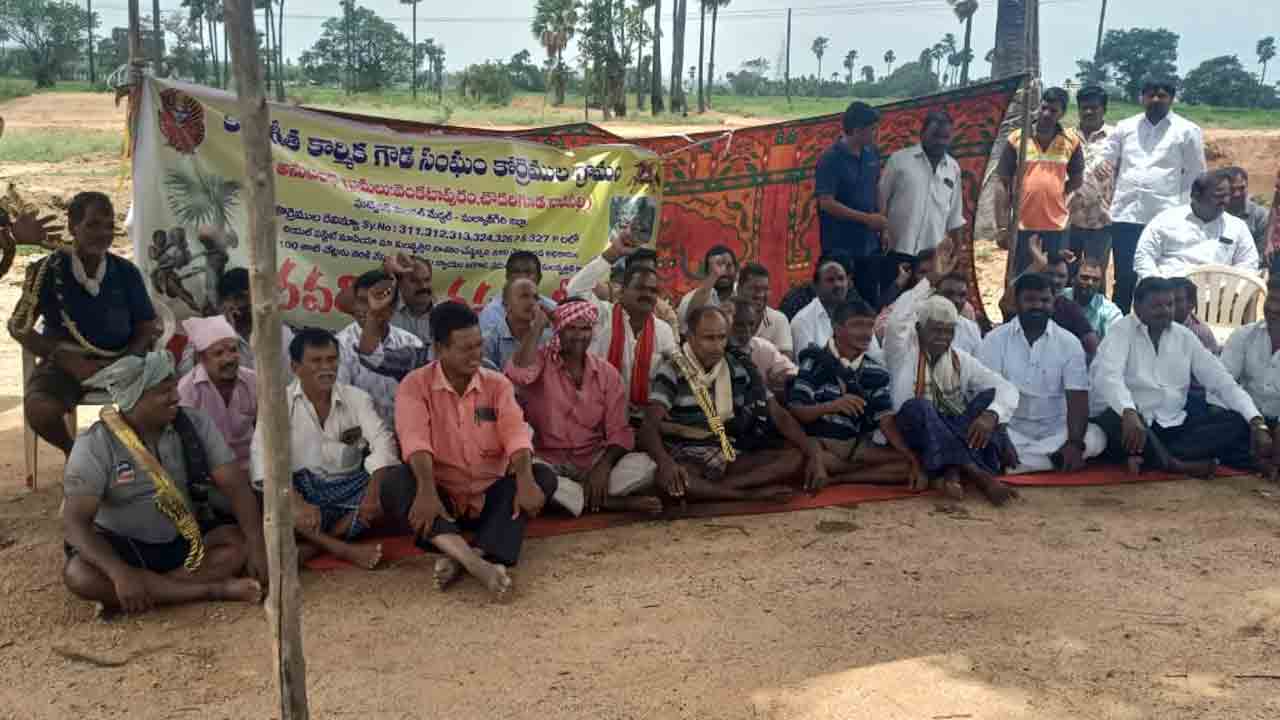 Palm Trees | తాటి చెట్లను తొలగించవద్దంటూ గీత కార్మికుల ఆందోళన.. మాజీ మంత్రి శ్రీనివాస్‌ గౌడ్‌ మద్దతు