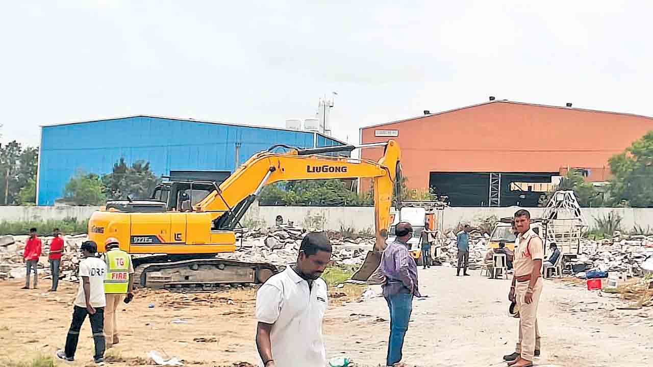 42కు చేరిన ‘సిగాచి’ మృతుల సంఖ్య.. ఇంకా 8 మంది కార్మికుల జాడలేదు