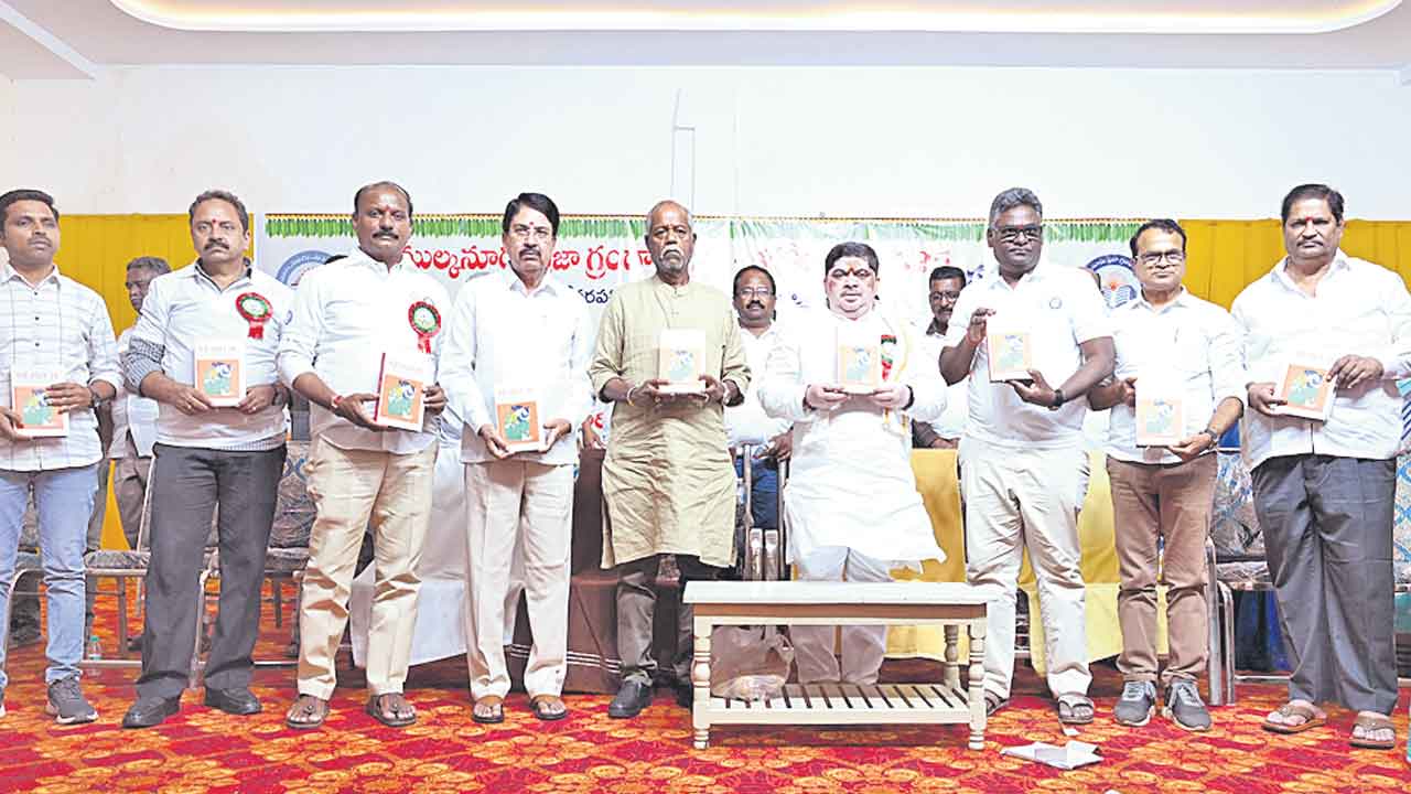 సాహితీ కుసుమాలను వెలికితీయాలి