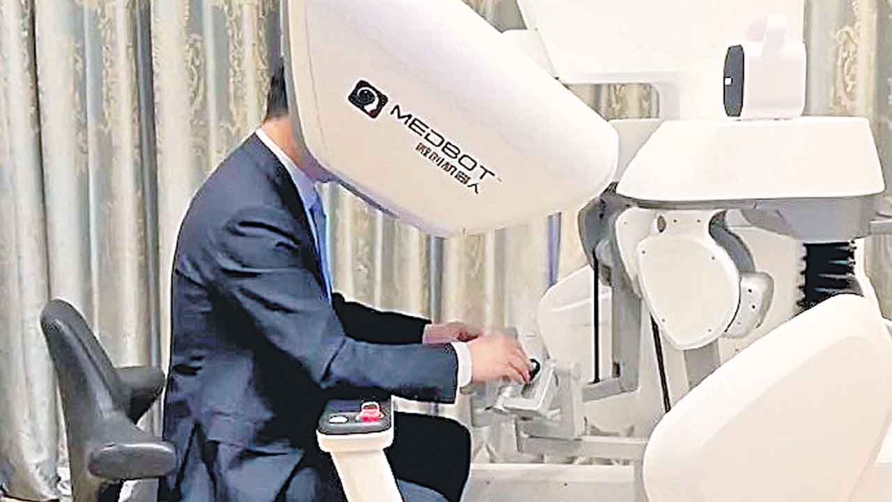 ఉపగ్రహం సాయంతో.. 5,000 కిలోమీటర్ల దూరం నుంచి సర్జరీ!