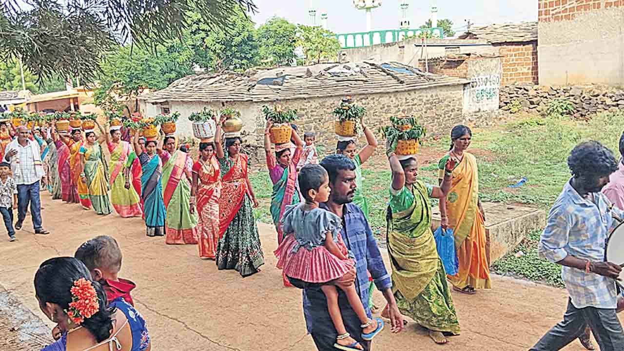 సల్లంగ చూడు తల్లీ..