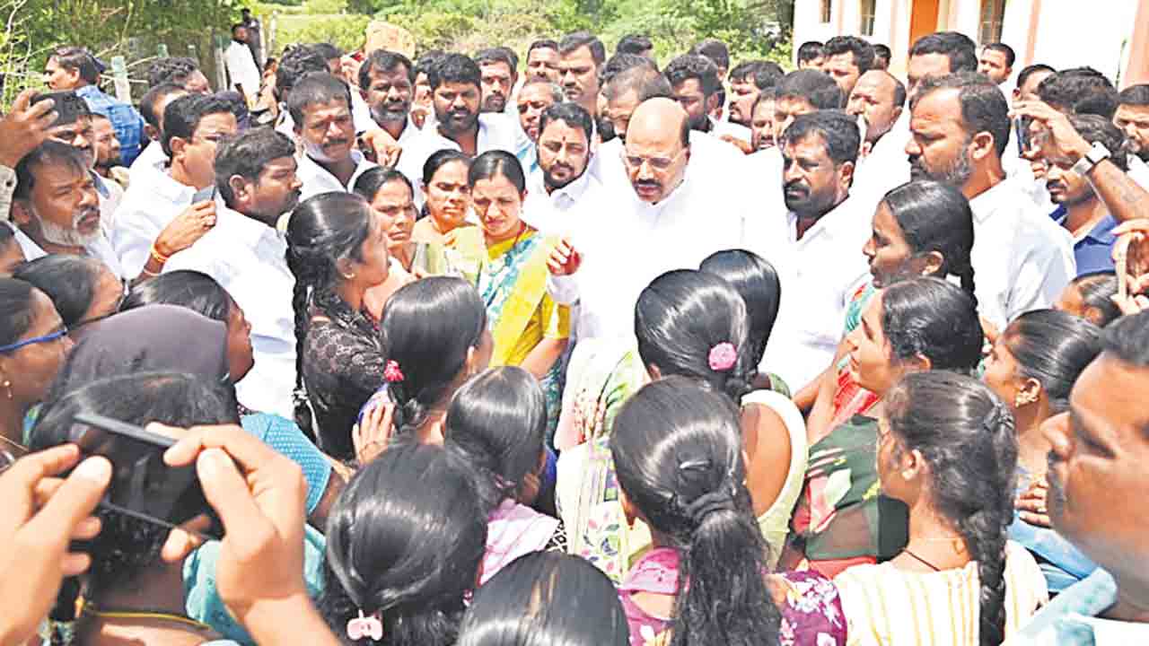 పేదల సమస్మలు పట్టవా?