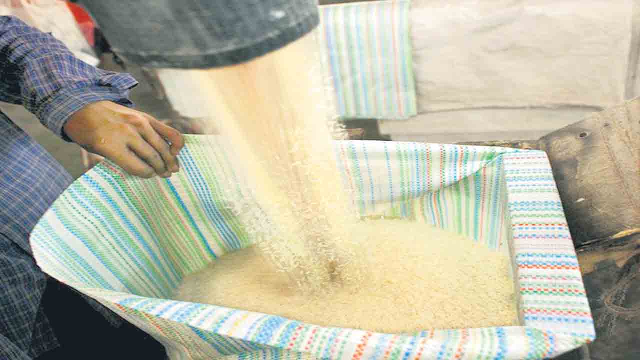 రేషన్‌ బియ్యం ఇవ్వరా?