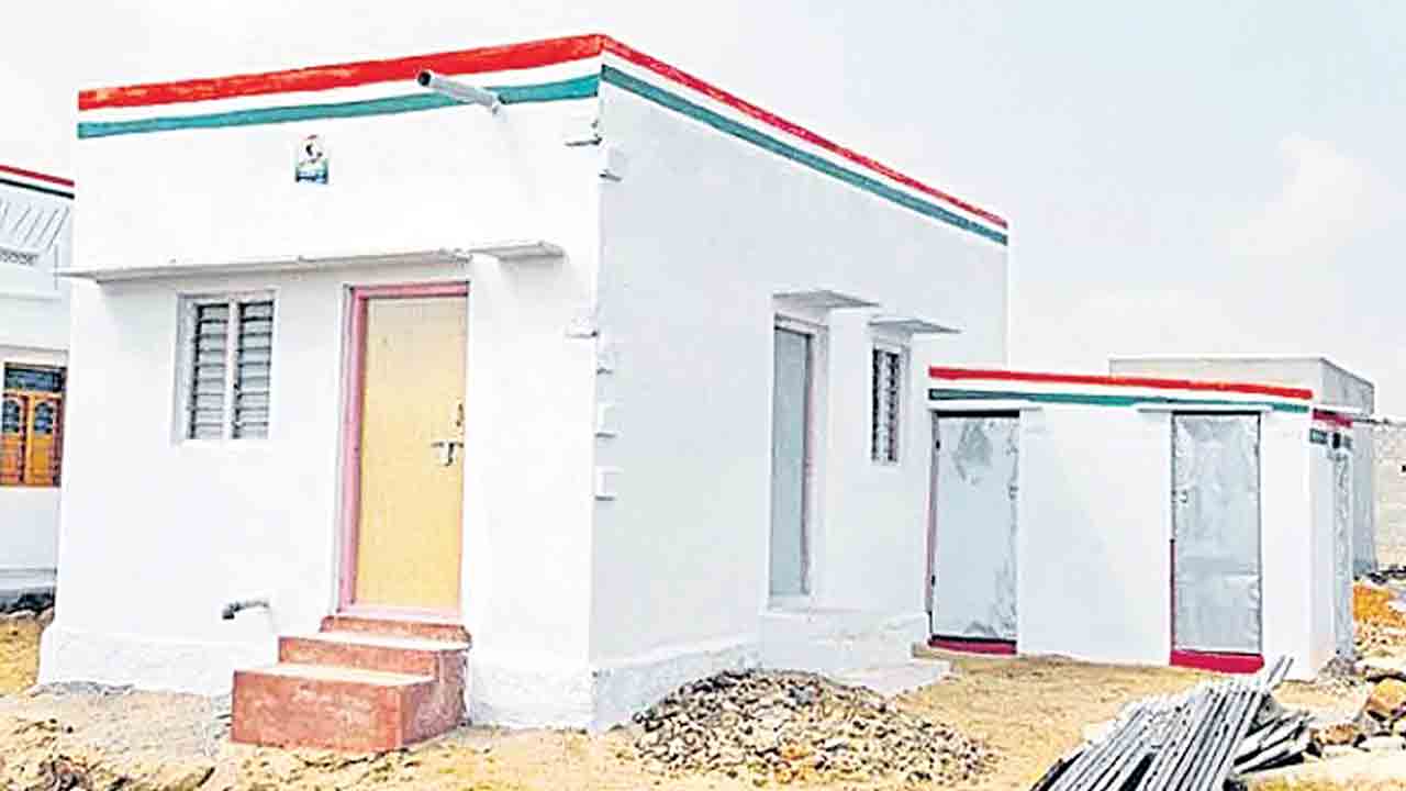 ఇందిరమ్మ లబ్ధిదారుల్లో ఆందోళన