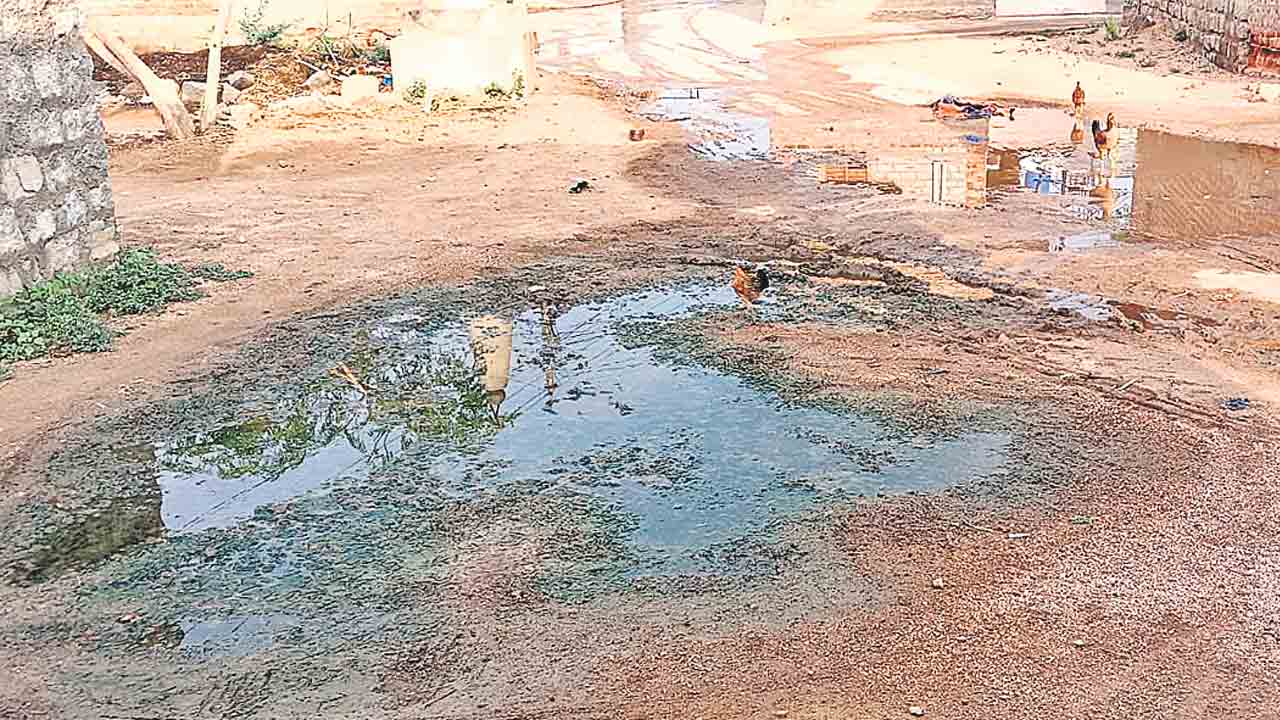 పంచాయతీల్లో పైసల్లేవ్‌..