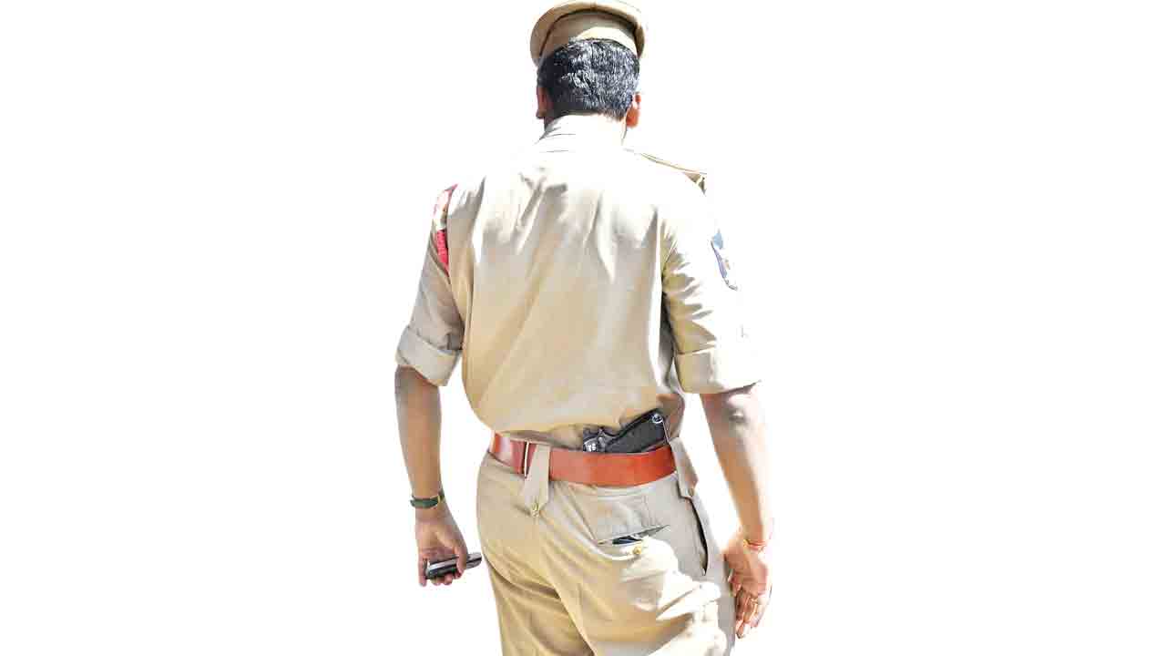 పోలీస్‌ శాఖలో భారీ ప్రక్షాళన