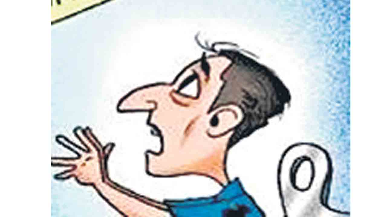 జీతాలు రాక బతుకులు ఆగం