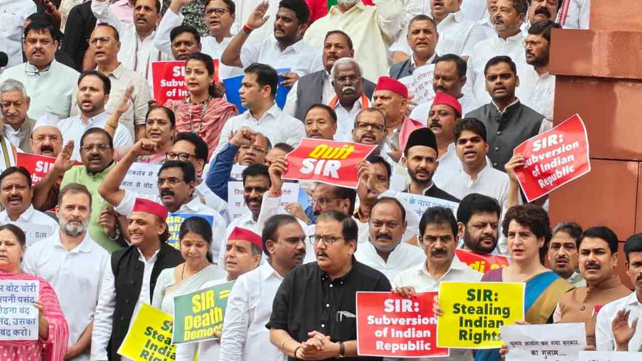 Protest | పార్లమెంట్‌ ఆవరణలో ప్రతిపక్ష ఎంపీల నిరసన.. ఎందుకంటే..!