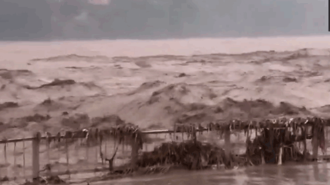 Beas River | హిమాచల్‌ ప్రదేశ్‌లో భారీ వర్షాలు.. ప్రమాదకర స్థాయిలో ప్రవహిస్తున్న బియాస్‌ నది.. VIDEOS