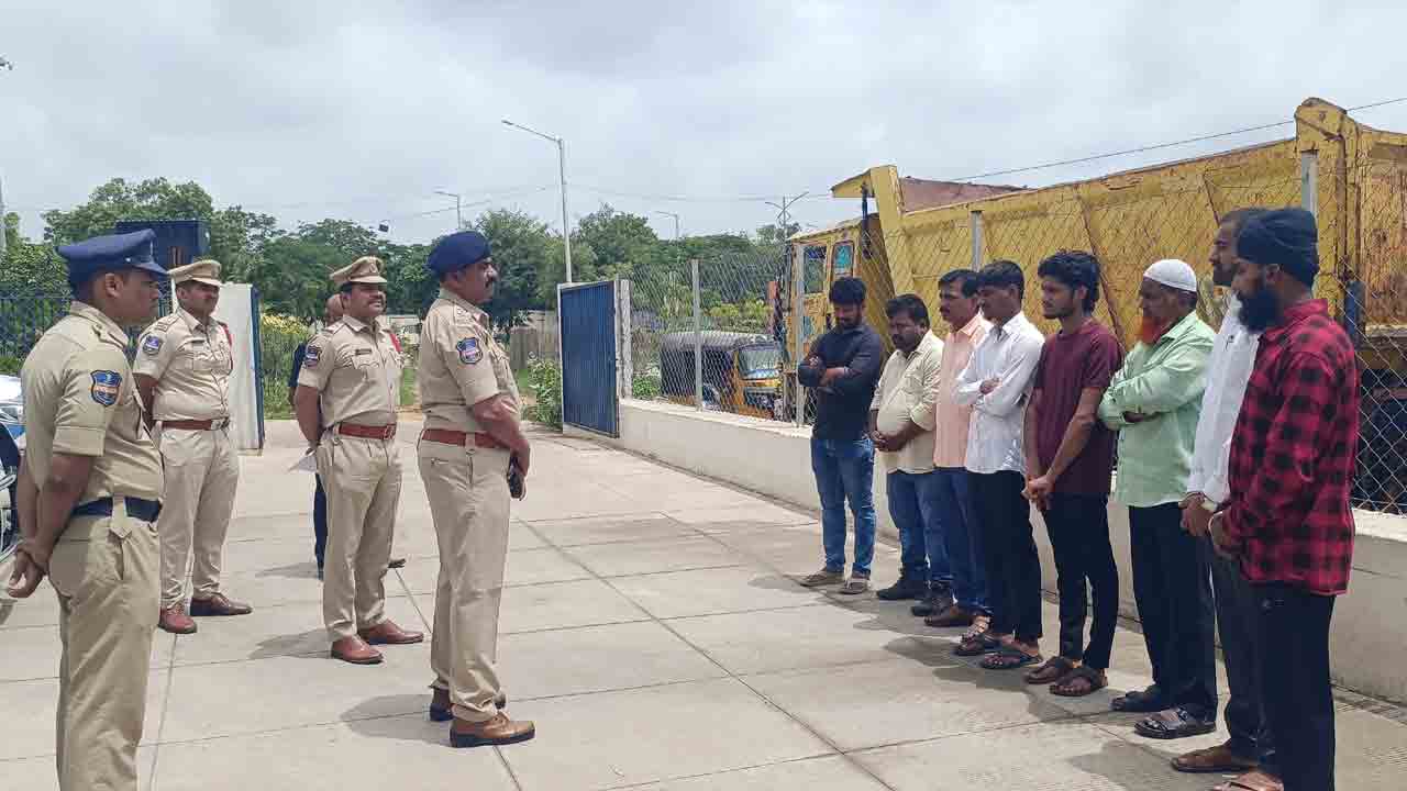 Rowdy Sheeters | రౌడీషీటర్ల కదలికలపై నిఘా.. నేర ప్రవృత్తిని వదిలిపెట్టాలి : బాలానగర్ ఏసీపీ నరేష్ రెడ్డి