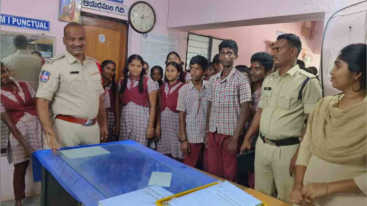 SI Srinivas Goud | సమాజ హితం కోసమే పోలీసు వ్యవస్థ : ఎస్‌ఐ శ్రీనివాస్ గౌడ్