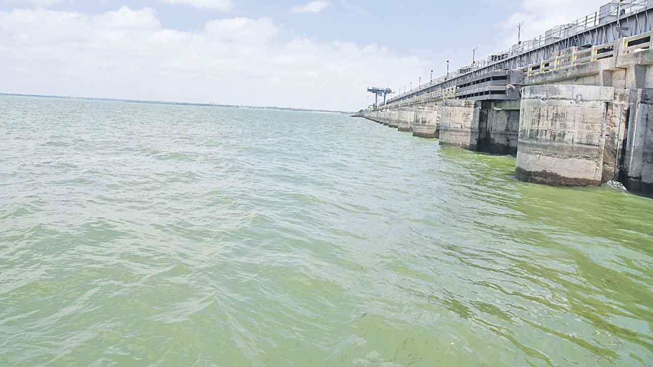 బీఆర్‌ఎస్‌ హెచ్చరిక.. సర్కారులో చలనం