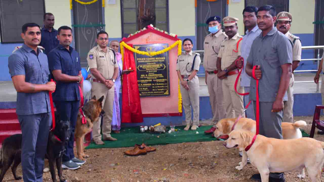 Police Dogs | నిందితులను పట్టుకోవడంలో పోలీస్ జాగిలాల పాత్ర కీలకం :ఎస్పీ మహేష్ బి గీతే 