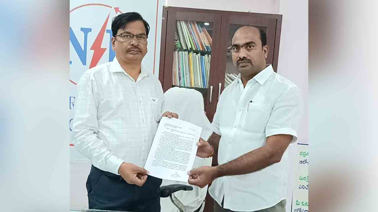 NPDCL | ఖాళీ స్థలంలో కొత్త సబ్ స్టేషన్ ఏర్పాటు చేయాలి.. ఎన్‌పీడీసీఎల్‌ సూపరింటెండెంట్‌ ఇంజనీర్‌కు వినతిపత్రం