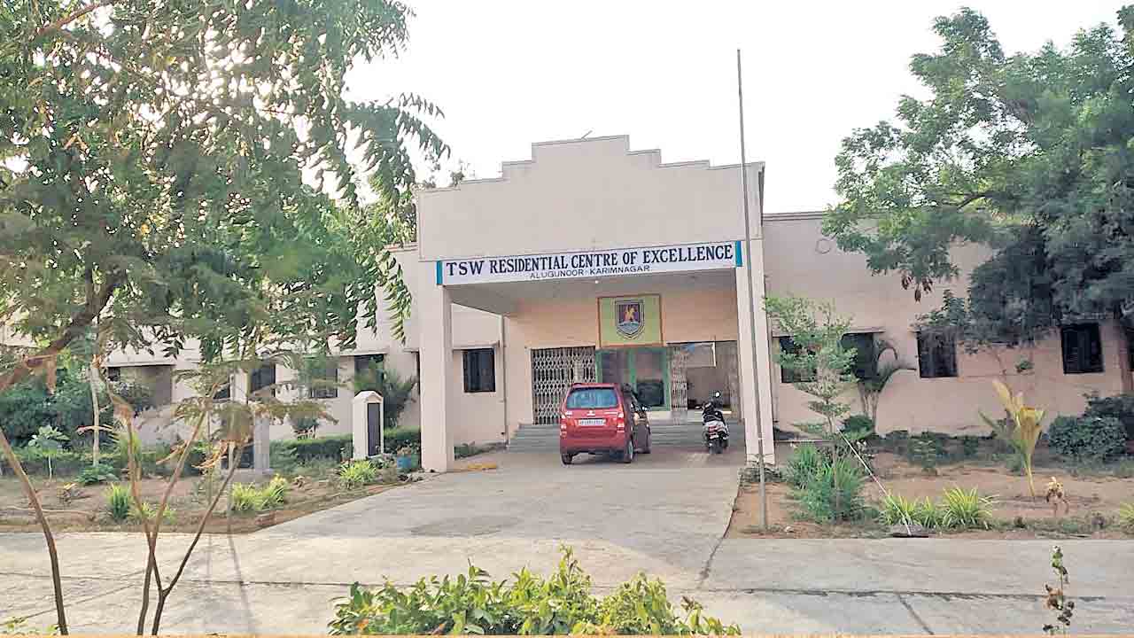 సీవోఈల్లోనూ సీట్లూ నిండలే..