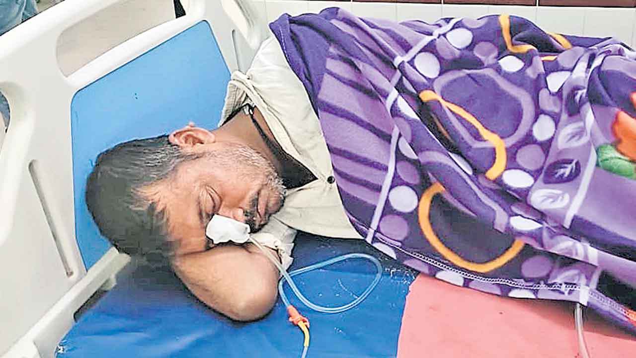 పోలీసులు పిలిచారనే భయంతో.. బీఆర్‌ఎస్‌ కార్యకర్త ఆత్మహత్యాయత్నం