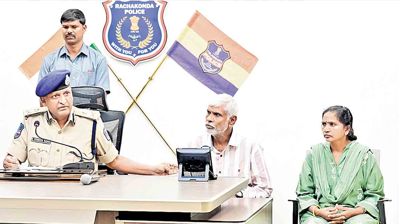 లొంగిపోయిన మావోయిస్టు ముఖ్యనేతలు