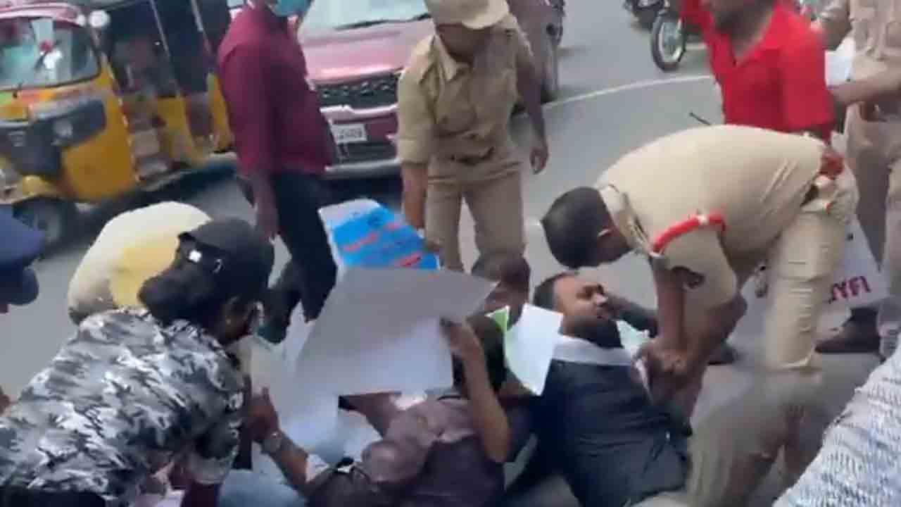 Protest | జాబ్‌ క్యాలెండర్‌ కోసం నిరుద్యోగుల ఆందోళన.. సెక్రెటేరియట్‌ వద్ద భారీగా ట్రాఫిక్‌ జామ్‌