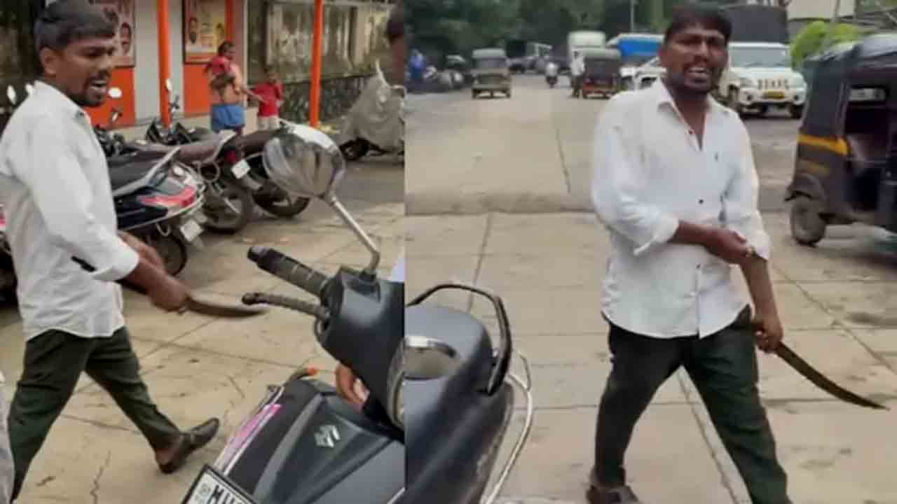 Shinde Sena Leader Pulls Out Sword | పార్కింగ్ వివాదం.. కత్తులు దూసిన   షిండే వర్గం శివసేన నేతలు