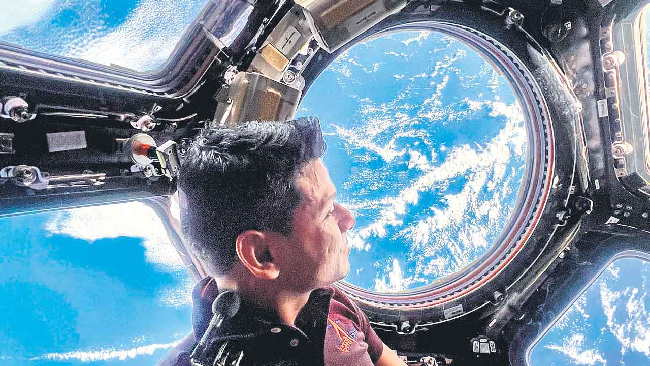 ప్రయోగాలతో శుభాంశు బిజీ!.. క్యుపోలా నుంచి భూమి పరిశీలన