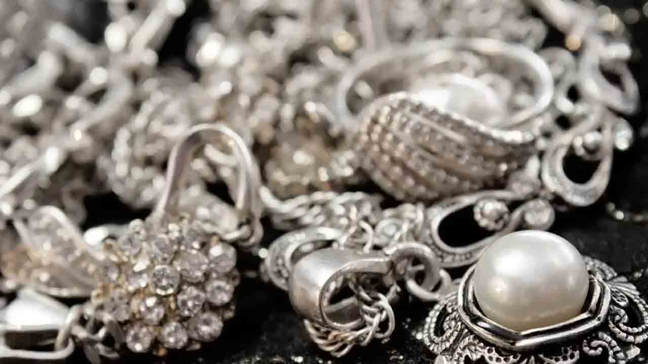 వెండి భగ..భగ..  కిలో ధర రూ.1.15 లక్షలకు..