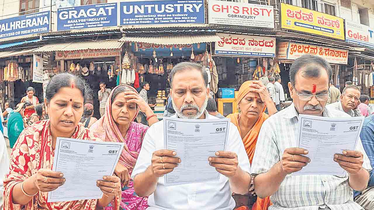 కర్ణాటకలో పాల అమ్మకాలు బంద్‌