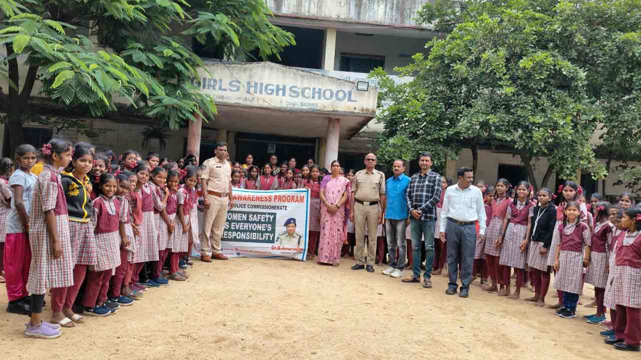 Social Media | సోషల్ మీడియాకు, మత్తు పదార్థాలకు దూరంగా ఉండాలి.. విద్యార్థులతో ఎస్సై శ్రీరామ్ ప్రేమ్ దీప్