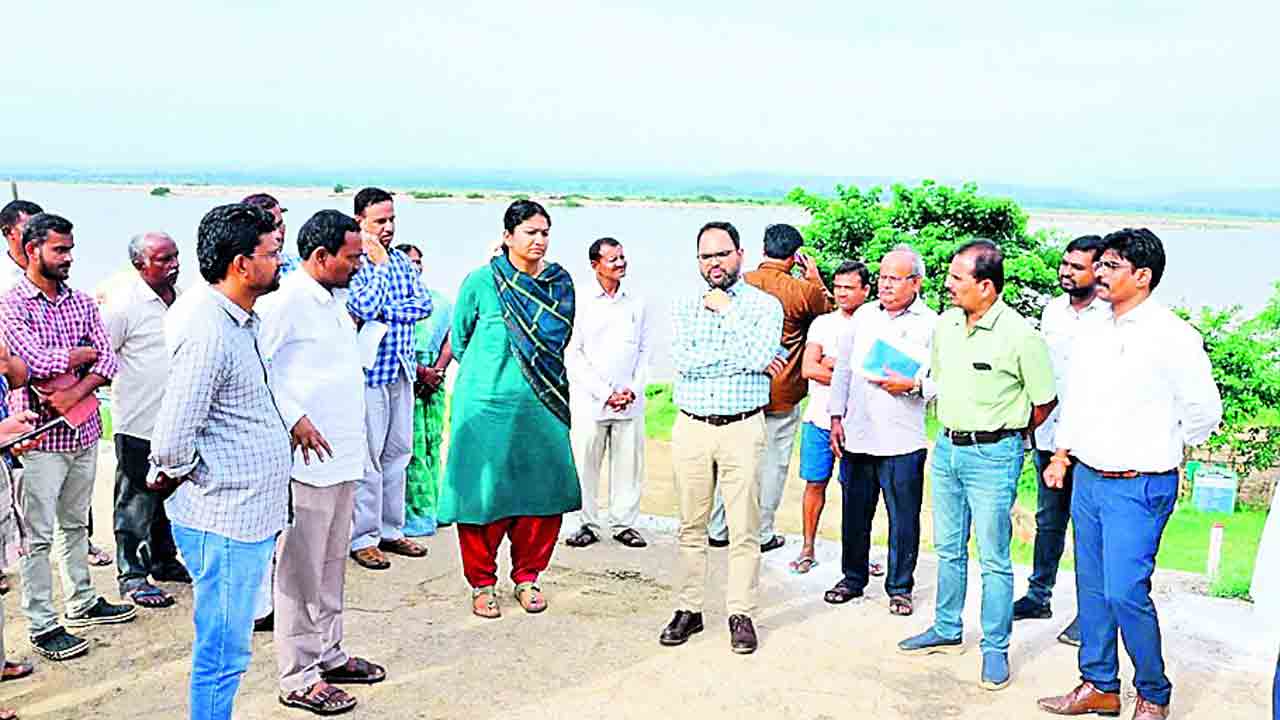 అనుక్షణం అప్రమత్తంగా ఉండాలి