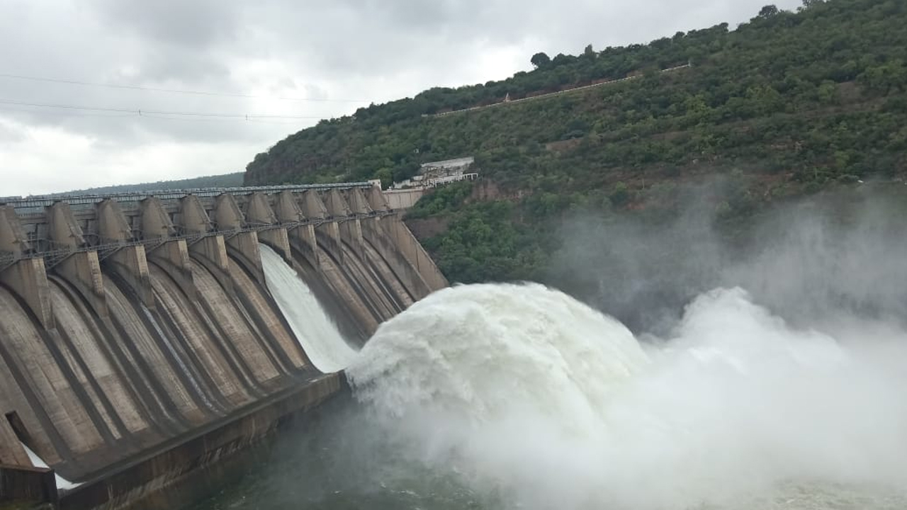 Srisailam Dam | శ్రీశైలం జలాశయానికి భారీగా వరద.. రెండోసారి గేట్లు ఎత్తిన అధికారులు..!