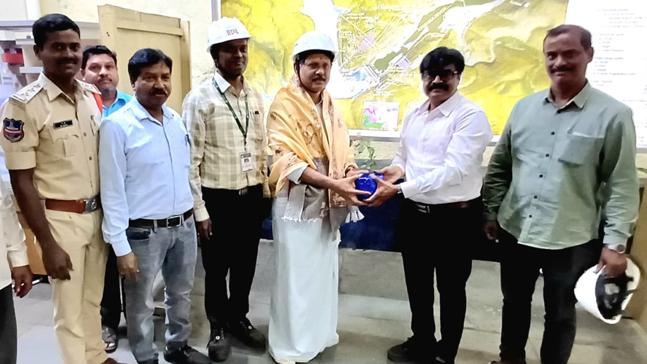 Srinivasa Rao | జల విద్యుత్‌ ఉత్పత్తి కేంద్రాన్ని సందర్శించిన ఈవో శ్రీనివాసరావు
