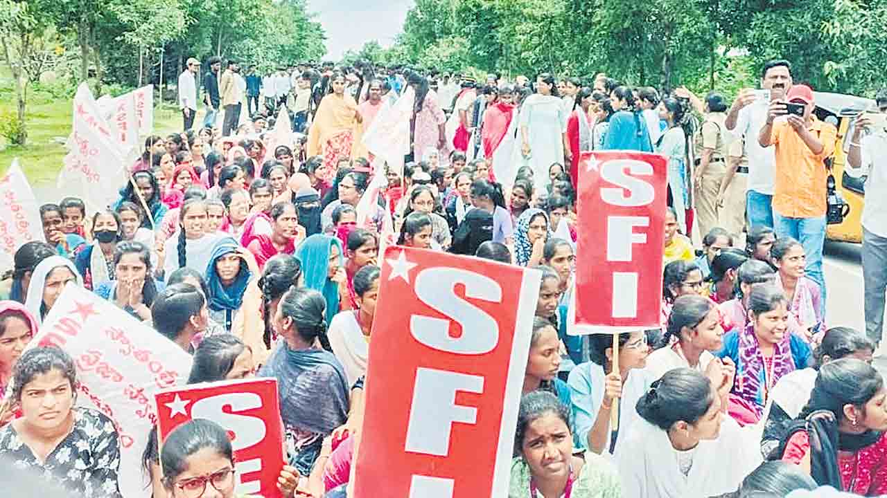 కామారెడ్డి కలెక్టరేట్‌ ముట్టడి