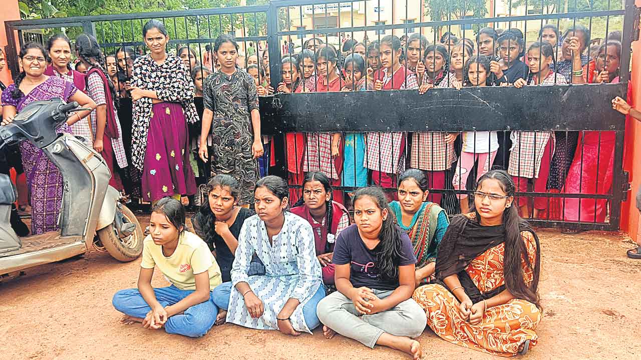 పురుగుల భోజనం మాకొద్దు