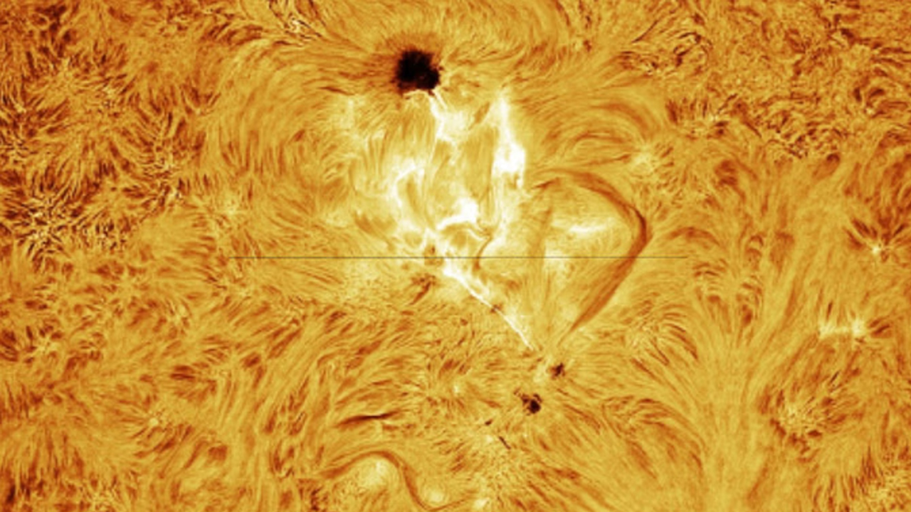 Viral Photo | ఒకే చిత్రంలో సోలార్‌ ఫ్లేర్స్‌, ఐఎస్‌ఎస్‌.. ! సోషల్‌ మీడియాను షేక్‌ చేస్తున్న ఫొటో..!