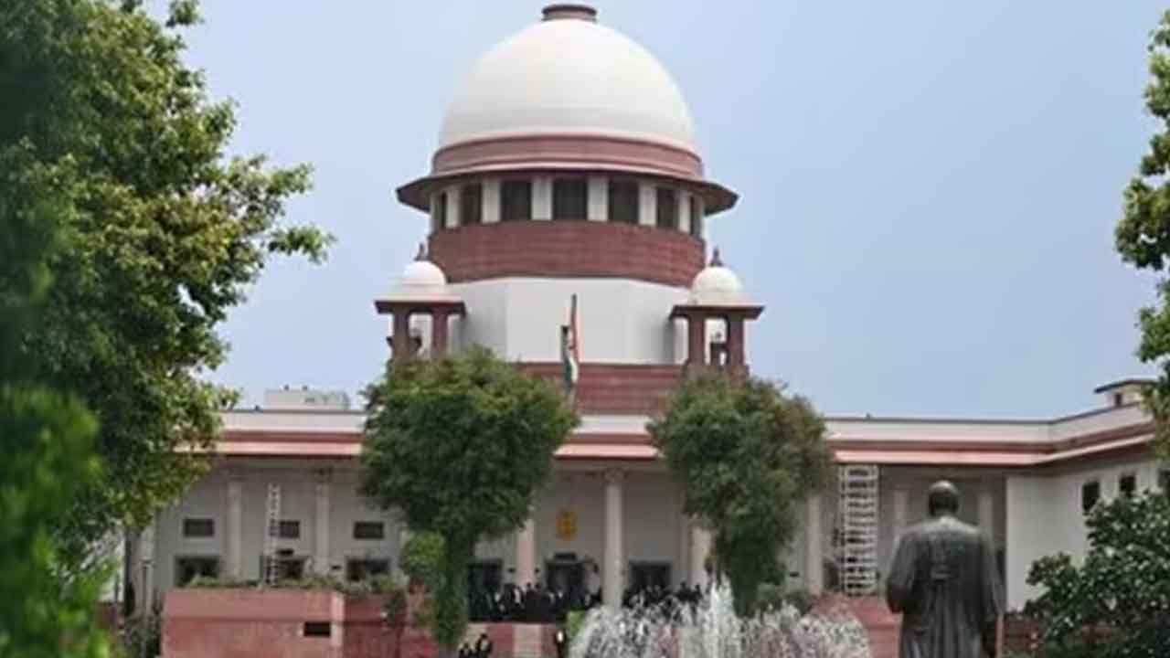 ముంబై రైలు పేలుళ్ల కేసు.. హైకోర్టు తీర్పుపై సుప్రీం స్టే