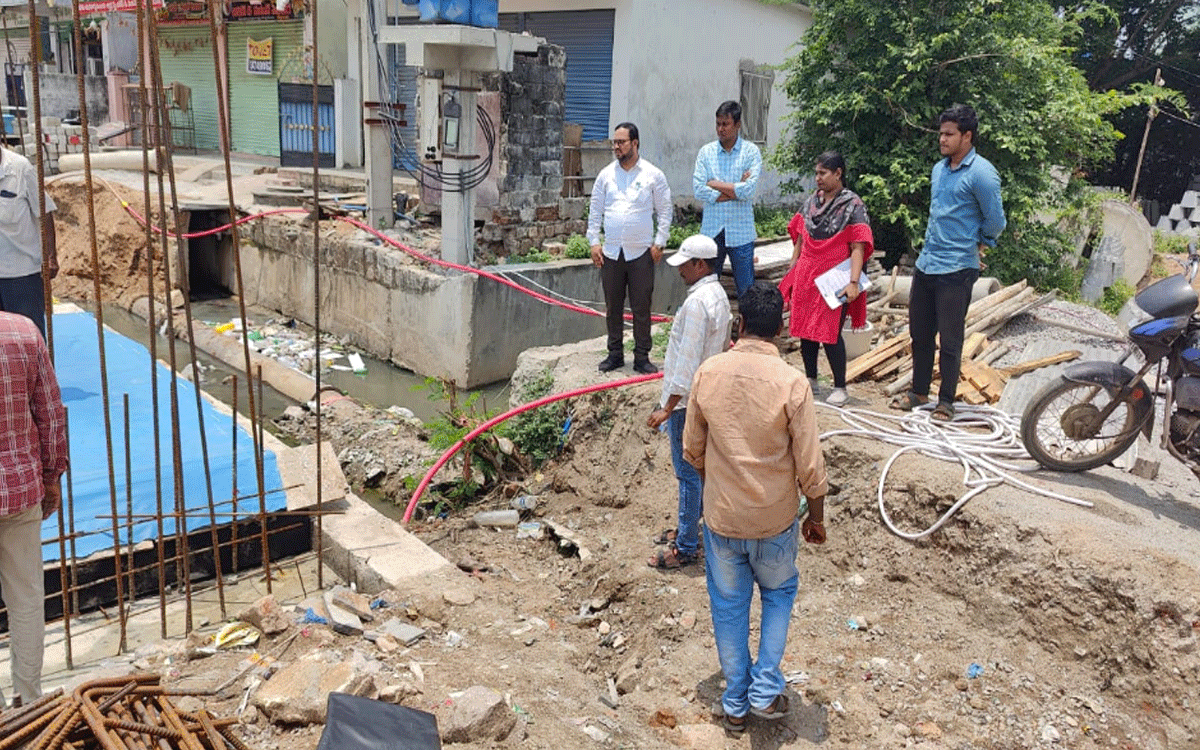 Nilagiri : రోడ్డు విస్తరణ పనులకు ప్ర‌జ‌లు సహకరించాలి : న‌ల్ల‌గొండ మున్సిపల్‌ కమిషనర్‌