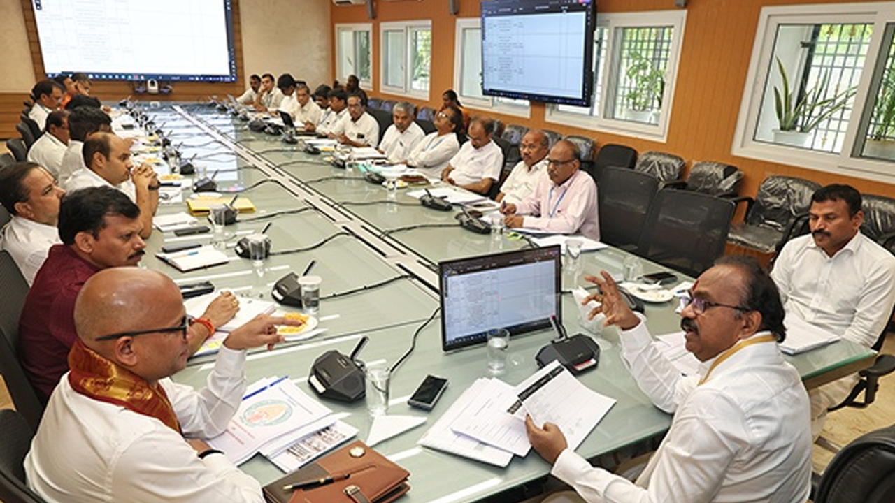 TTD | భవన నిర్మాణాలు నిర్దిష్ట సమయంలో పూర్తి చేయాలి : టీటీడీ ఈవో శ్యామలరావు