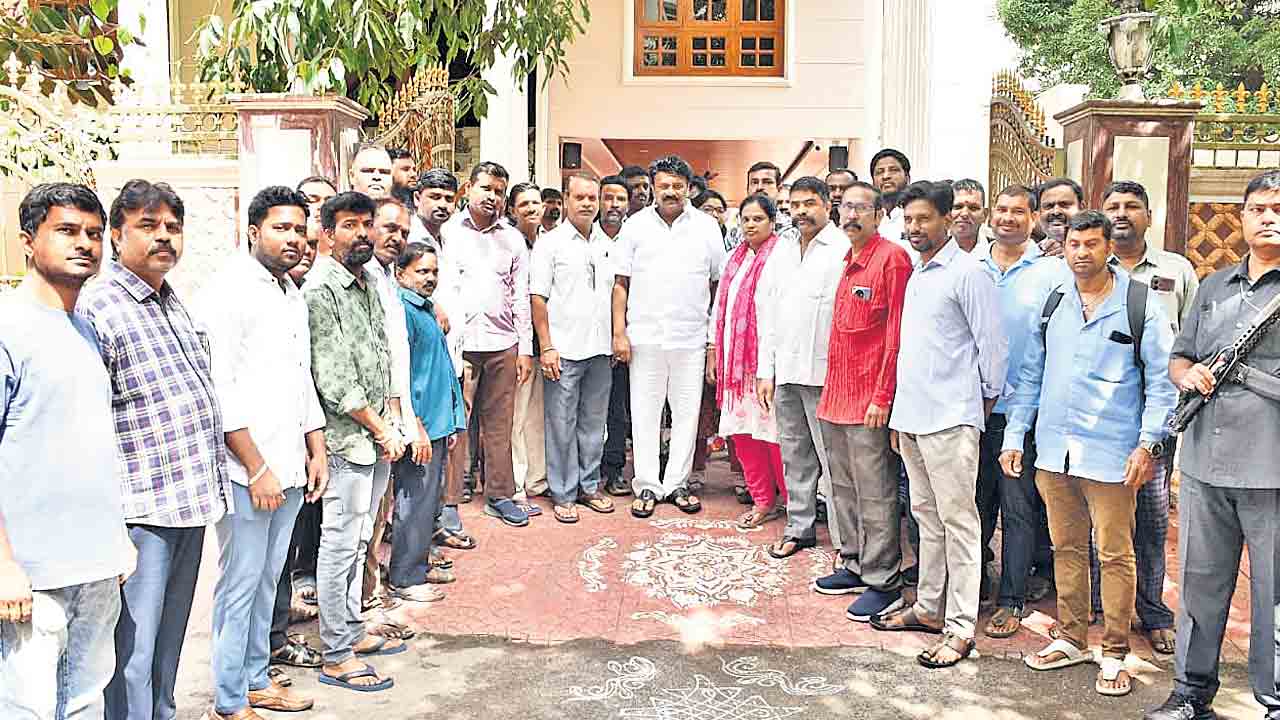 జీవనాధారం కోల్పోయాం