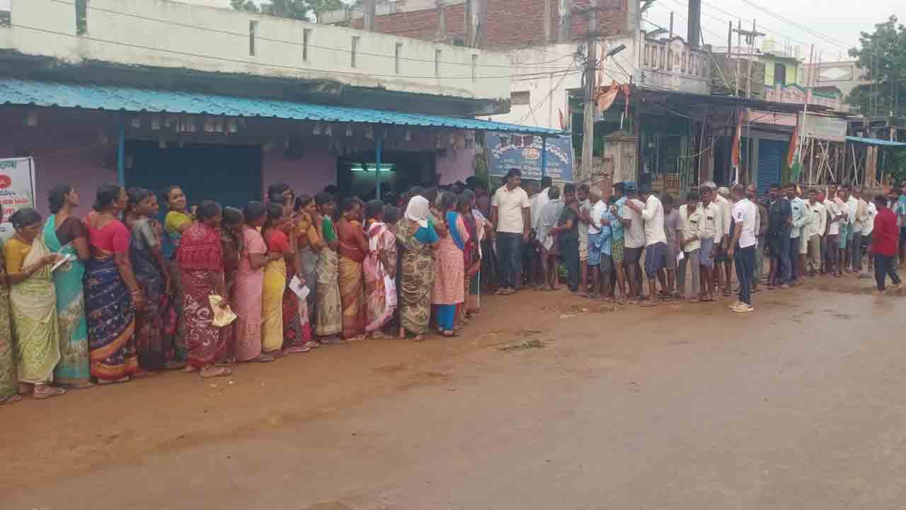 Urea | గతంలో ఏ రోజు కూడా యూరియా కొరత లేదు.. కానీ రేవంత్‌ సర్కార్ పాలనలో..