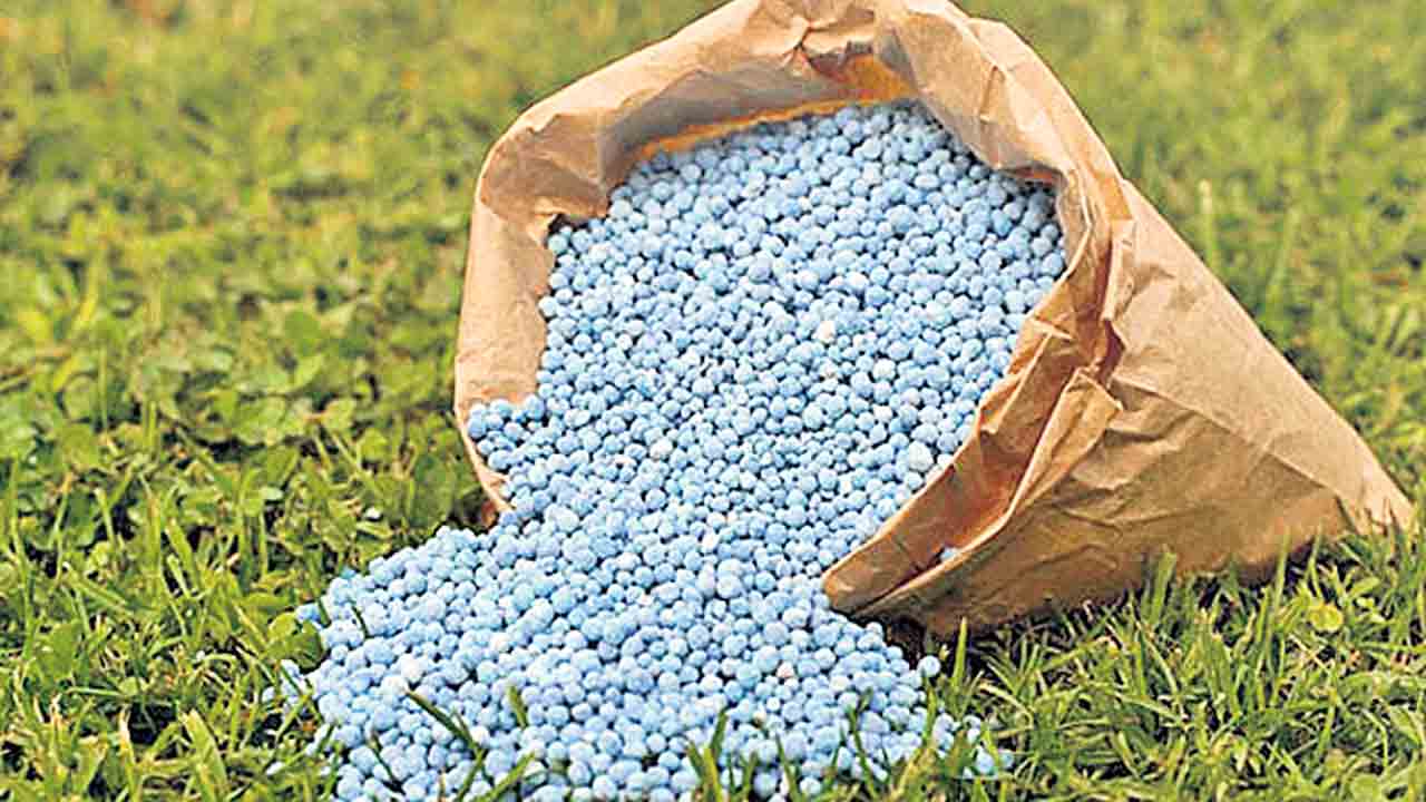 ఎరువుల సరఫరాలో సర్కార్‌ ఫెయిల్‌!