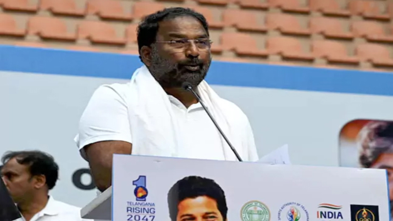 Minister Vakiti Srihari | గొర్రెలు, బర్రెలు ఇస్తే నేనేం చేసుకోవాలి..? శాఖలపై మంత్రి వాకిటి శ్రీహరి అసంతృప్తి..!