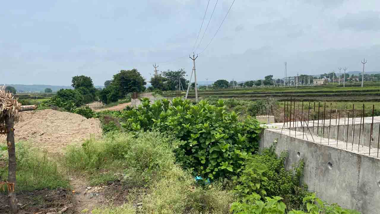 Veernapally | తొలగని తొవ్వ కష్టాలు.. నెల రోజుల నుంచి గ్రామస్తుల తిప్పలు