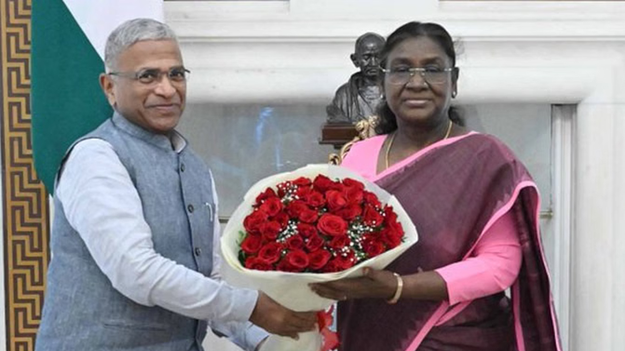 Harivansh | ఉపరాష్ట్రపతి రాజీనామా వేళ.. రాష్ట్రపతి ద్రౌపది ముర్మును కలిసిన డిప్యూటీ చైర్మన్ హరివంశ్..!