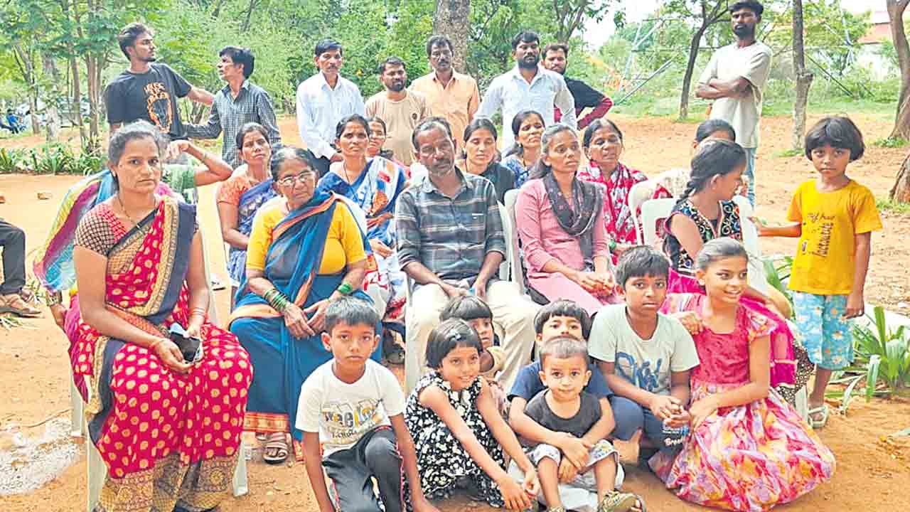 బూడిదైనా ఇవ్వండి సారు..