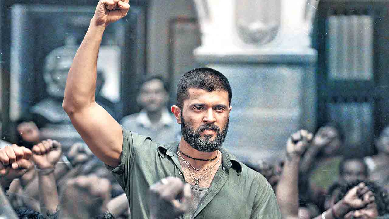 Vijay Devarakonda | విజ‌య్ దేవ‌ర‌కొండ ఫ్యాన్స్‌కి గుడ్ న్యూస్.. ఆసుప‌త్రి నుండి డిశ్చార్జ్