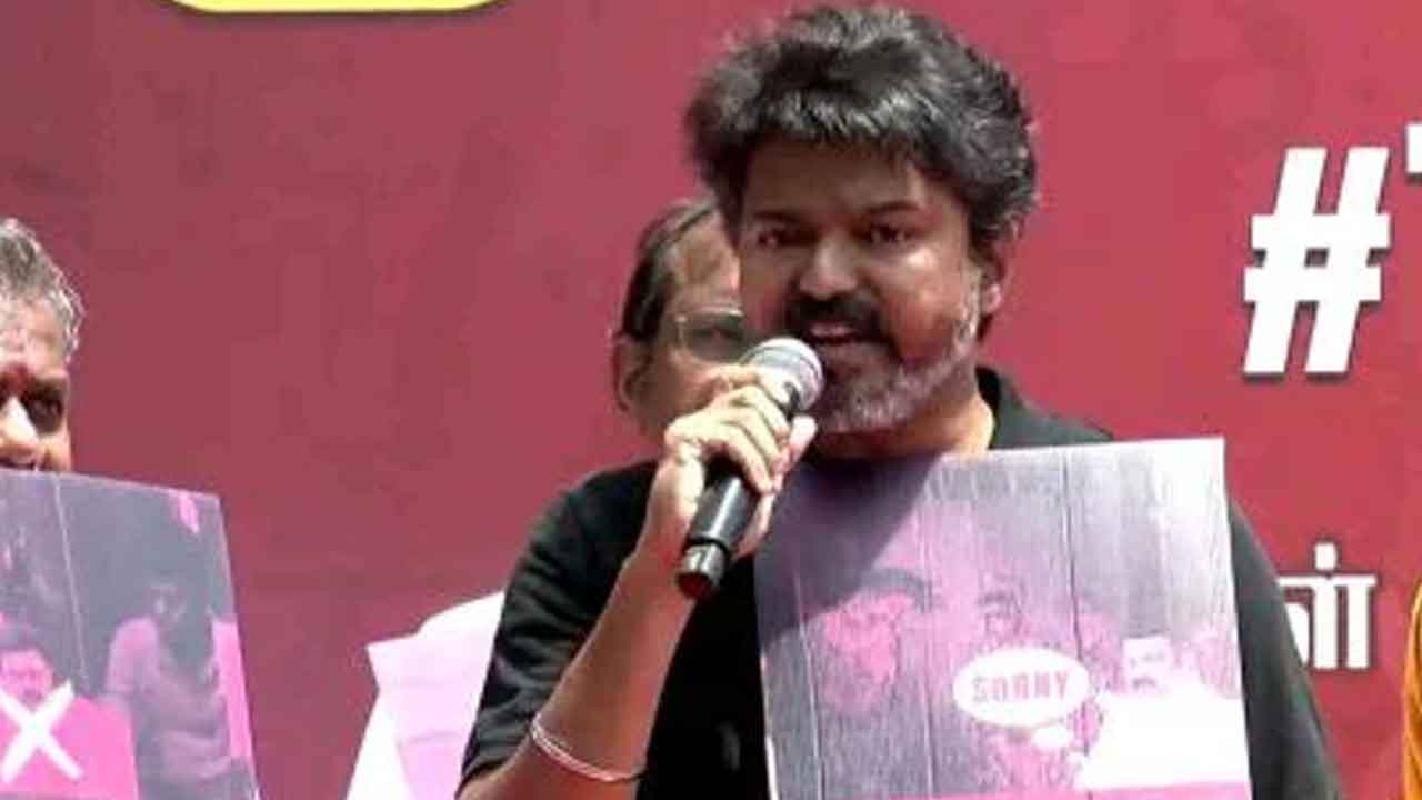 కస్టడీ మరణాలపై స్టాలిన్‌ క్షమాపణ చెప్పాలి: విజయ్‌