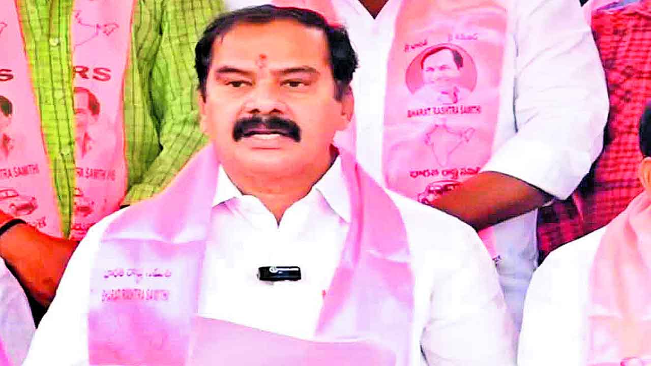 స్థానికులకే ఉద్యోగాలివ్వాలి