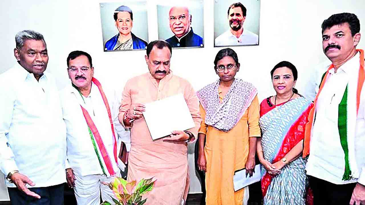 మేడమ్‌కు కైంప్లెంట్‌ చేద్దాం