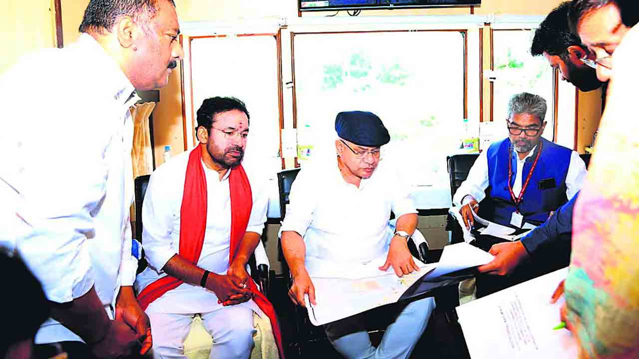 పనుల్లో వేగం పెంచాలి